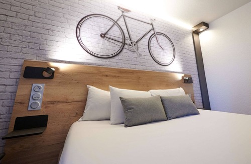 Laval Hotel | Kyriad Laval