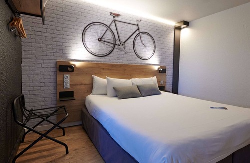 Laval Hotel | Kyriad Laval