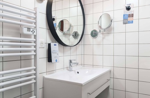 Chesnes Hotel | Kyriad Lyon Est – Saint Quentin Fallavier