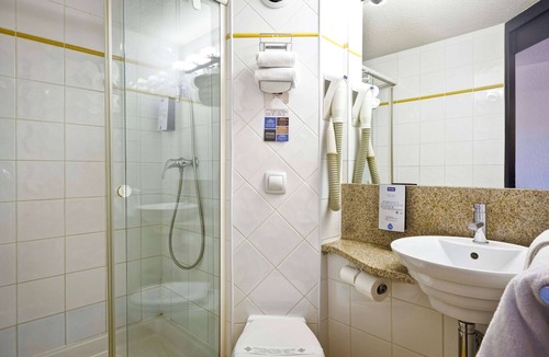 Saint-Genis-Laval Hotel | Kyriad Lyon Sud Saint Genis Laval