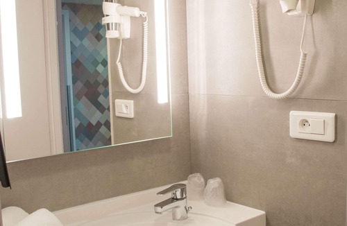 Saint-Jean-de-Vedas Hotel | Kyriad Montpellier Saint Jean De Vedas