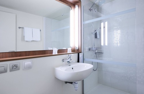 Ecouen Hotel | Kyriad PARIS NORD - Ecouen La Croix Verte
