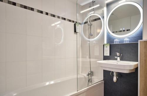 Les Ulis Hotel | Kyriad Paris Sud Les Ulis Courtaboeuf