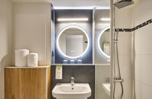 Les Ulis Hotel | Kyriad Paris Sud Les Ulis Courtaboeuf