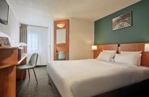 Les Ulis Hotel | Kyriad Paris Sud Les Ulis Courtaboeuf