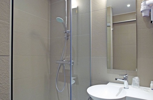 Bourg-les-Valence Hotel | Kyriad Valence Nord