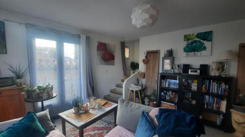 Faucon House | Là Maison Haute