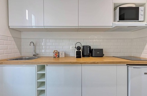 Gare-Jouvenet Apartment | Léandre, studio entièrement rénové avec extérieur