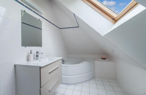 Cosse-le-Vivien House | LÉchappée - Campagne - Wifi - Terrasse