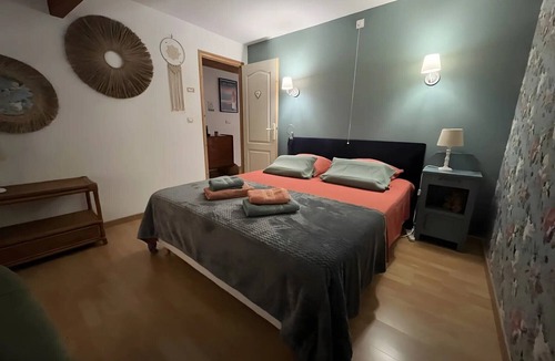 Lamagistere House | Léontine Guest Room – Canal des Deux Mers by Bike