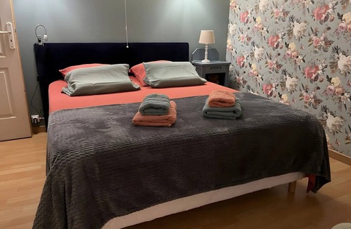 Lamagistere House | Léontine Guest Room – Canal des Deux Mers by Bike