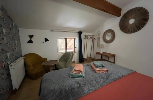Lamagistere House | Léontine Guest Room – Canal des Deux Mers by Bike