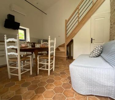 Saint-Martin-d'Ardeche House | Lézardéchois