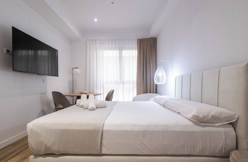Sant Antoni House | Lôla Suites by Concept
