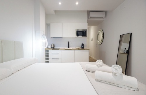 Sant Antoni House | Lôla Suites by Concept