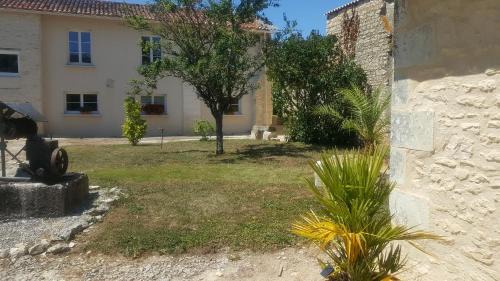 Vendeuvre-du-Poitou House | L'âtre de l'Abeilloire