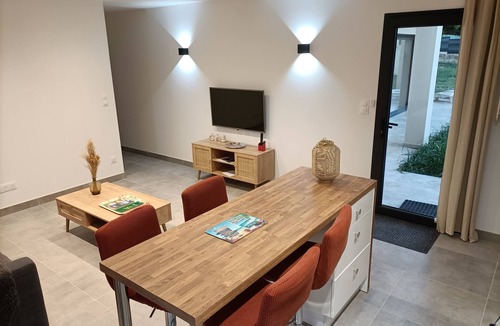 Les Granges-Gontardes Apartment | L'échappée Provençale