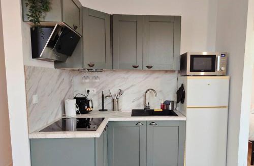 Croix Apartment | L'Éclat du Miroir - AbsoluteHome