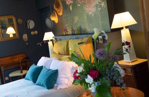 Maigne Bed & Breakfast | L'école des garçons