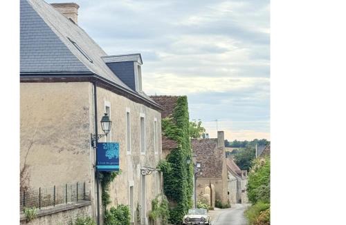 Maigne Bed & Breakfast | L'école des garçons