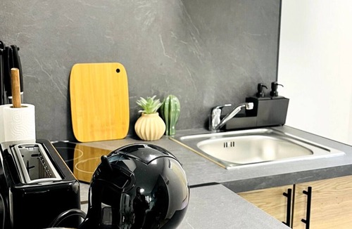 Lunel Apartment | L'écrin Bleu - Studio Cosy Intra-Muros