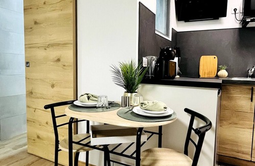 Lunel Apartment | L'écrin Bleu - Studio Cosy Intra-Muros