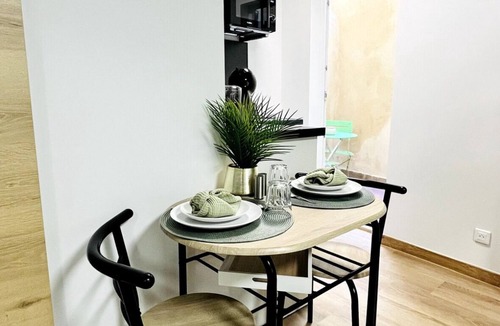 Lunel Apartment | L'écrin Bleu - Studio Cosy Intra-Muros