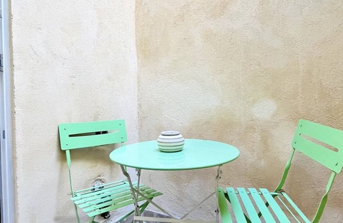 Lunel Apartment | L'écrin Bleu - Studio Cosy Intra-Muros