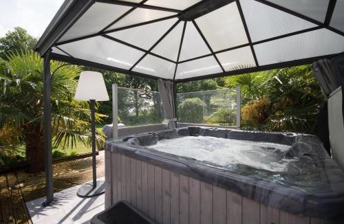 Mur-de-Bretagne House | L'écrin de bois -sauna - spa