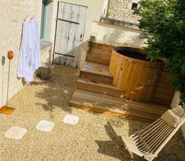 Ligre Bed & Breakfast | L'écrin de verdure GITE VERVEINE