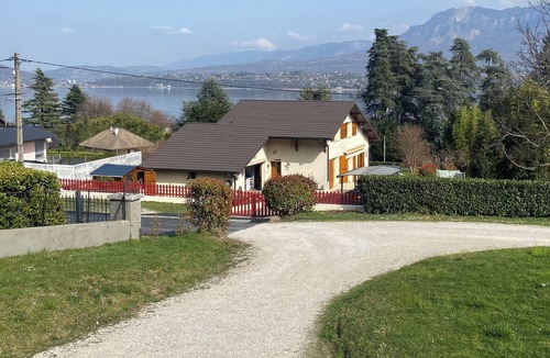 Le Bourget-du-Lac Apartment | L'écrin du lac, spacious T1 bis between lake and mountains