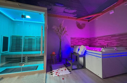 Saint-Clair-sur-les-Monts Bed & Breakfast | L'Écrin d'Azurite