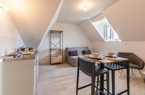 Saint-Serge Apartment | L'écrivain - Wifi - Saint-Serge