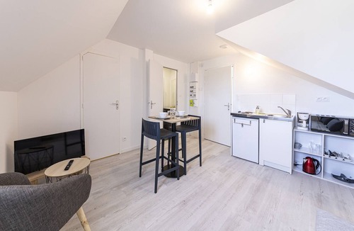Saint-Serge Apartment | L'écrivain - Wifi - Saint-Serge
