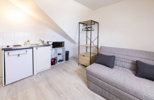 Saint-Serge Apartment | L'écrivain - Wifi - Saint-Serge