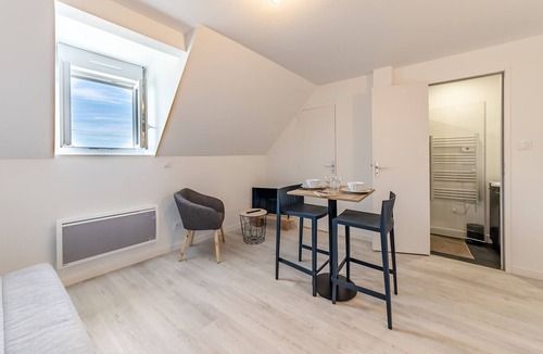 Saint-Serge Apartment | L'écrivain - Wifi - Saint-Serge