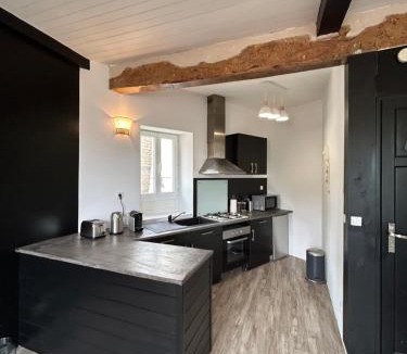 Montaigu-de-Quercy Apartment | L'élégant T3 coeur du village parking facile