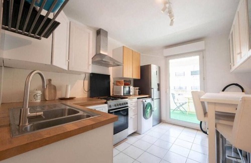 Gares Apartment | L`élégant - Terrasse et climatisation