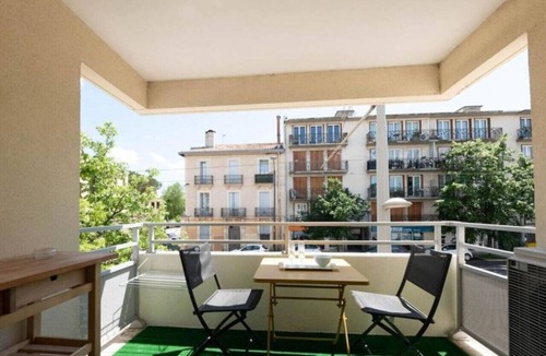 Gares Apartment | L`élégant - Terrasse et climatisation