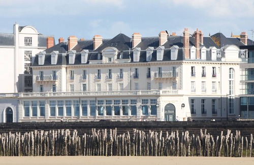 Courtoisville-Sillon-Moka Apartment | L'Émeraude Malouine