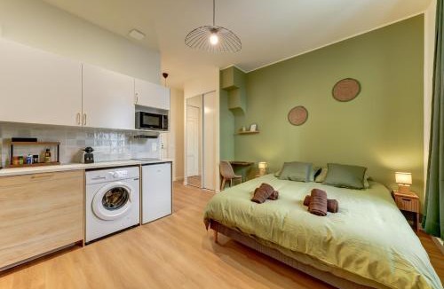 Republique - Tolstoi Apartment | L'Émeraude - une suite élégante aux portes de Lyon