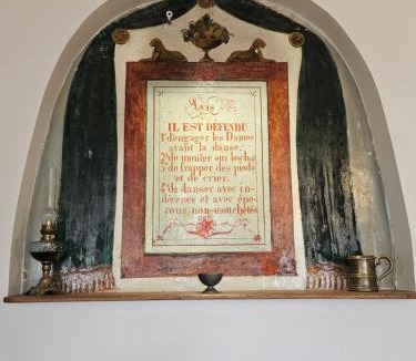 Mouzay House | L'éperon moucheté