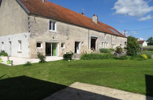 Arc-en-Barrois House | L'étable aux deux noix