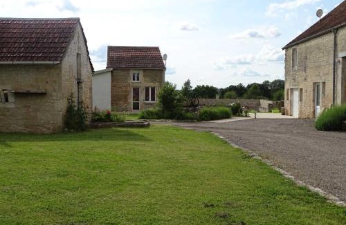 Arc-en-Barrois House | L'étable aux deux noix
