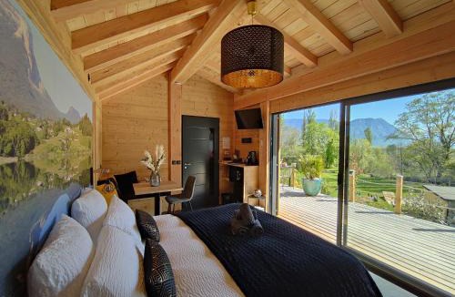Les Marches Bed & Breakfast | L'étang de la Tourne