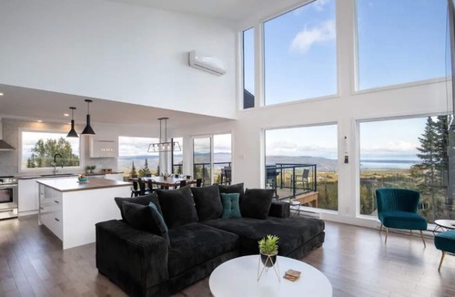 Baie-St-Paul Ski Chalet | L'étonnante | Exceptional view | Spa & BBQ