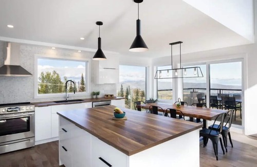 Baie-St-Paul Ski Chalet | L'étonnante | Exceptional view | Spa & BBQ