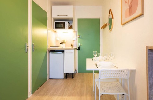 Evreux Apartment | L’Évasion Balcon Parking Gratuit Gare 15 min