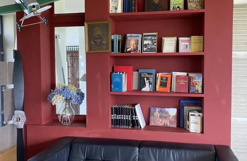 Buigny-Saint-Maclou Hotel | L'aérodrome de la Baie de Somme