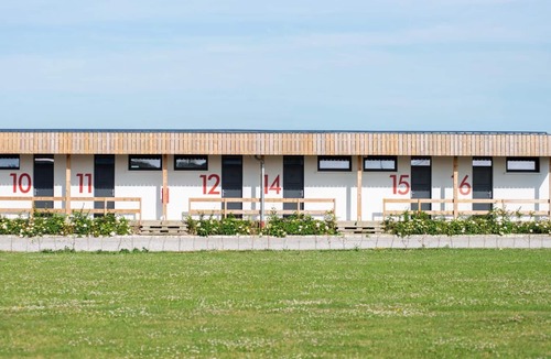 Buigny-Saint-Maclou Hotel | L'aérodrome de la Baie de Somme